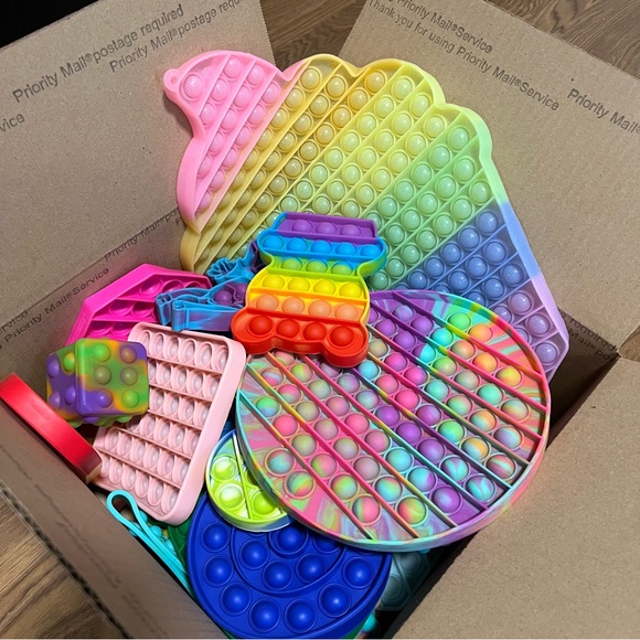 Other - Mystery Box Full of Over 40 Pop Its